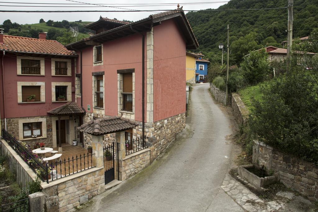 Apartamentos La Regoria Arenas De Cabrales Exterior photo